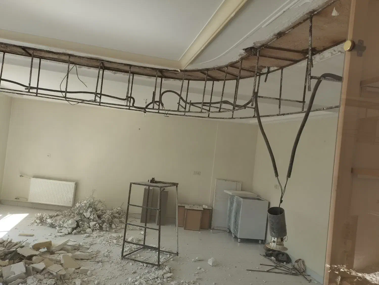 تخریب داخلی ساختمان تعمیراتی آشپزخانه حمام تیغه و.|خدمات پیشه و مهارت|همدان, |دیوار