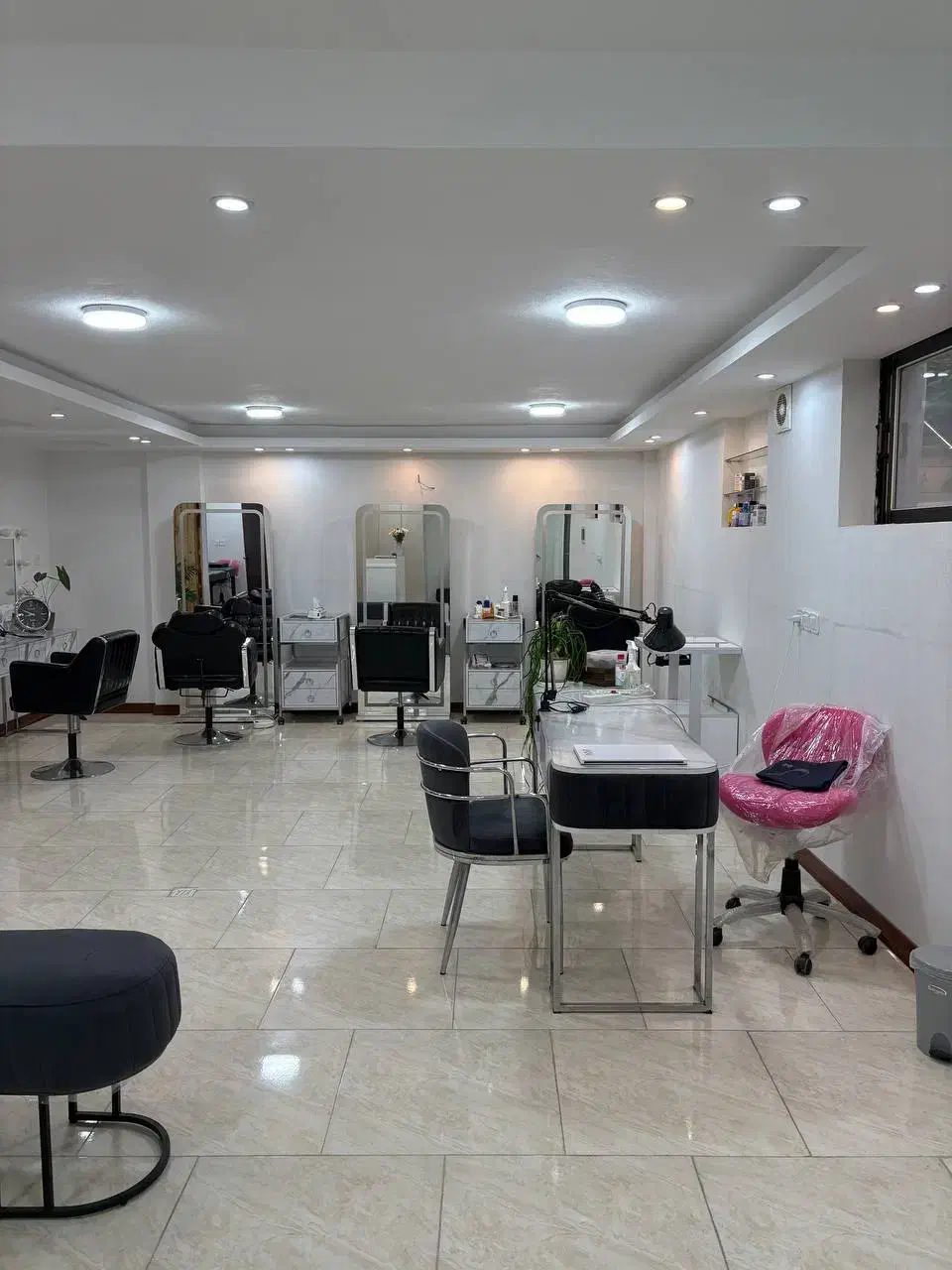 جذب پرسنل در سالن زیبایی مارال محمدزاده|استخدام درمانی، زیبایی، بهداشتی|قائمشهر, |دیوار