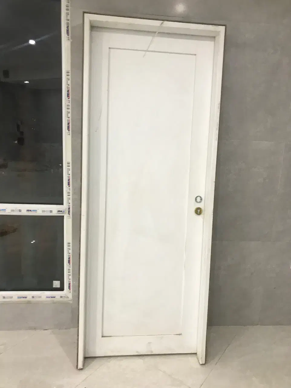 درب ورودی|مصالح و تجهیزات ساختمان|رباط‌کریم, پیغمبر|دیوار