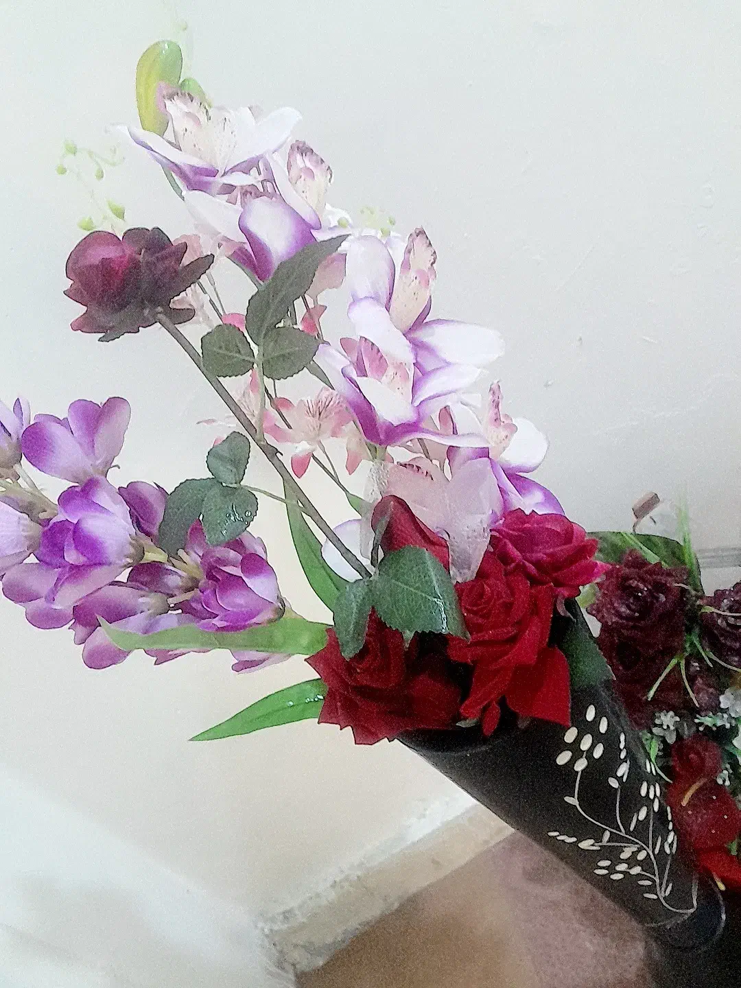 گل همراه با گلدون قیمت مناسب|گل مصنوعی|شهرکرد, |دیوار