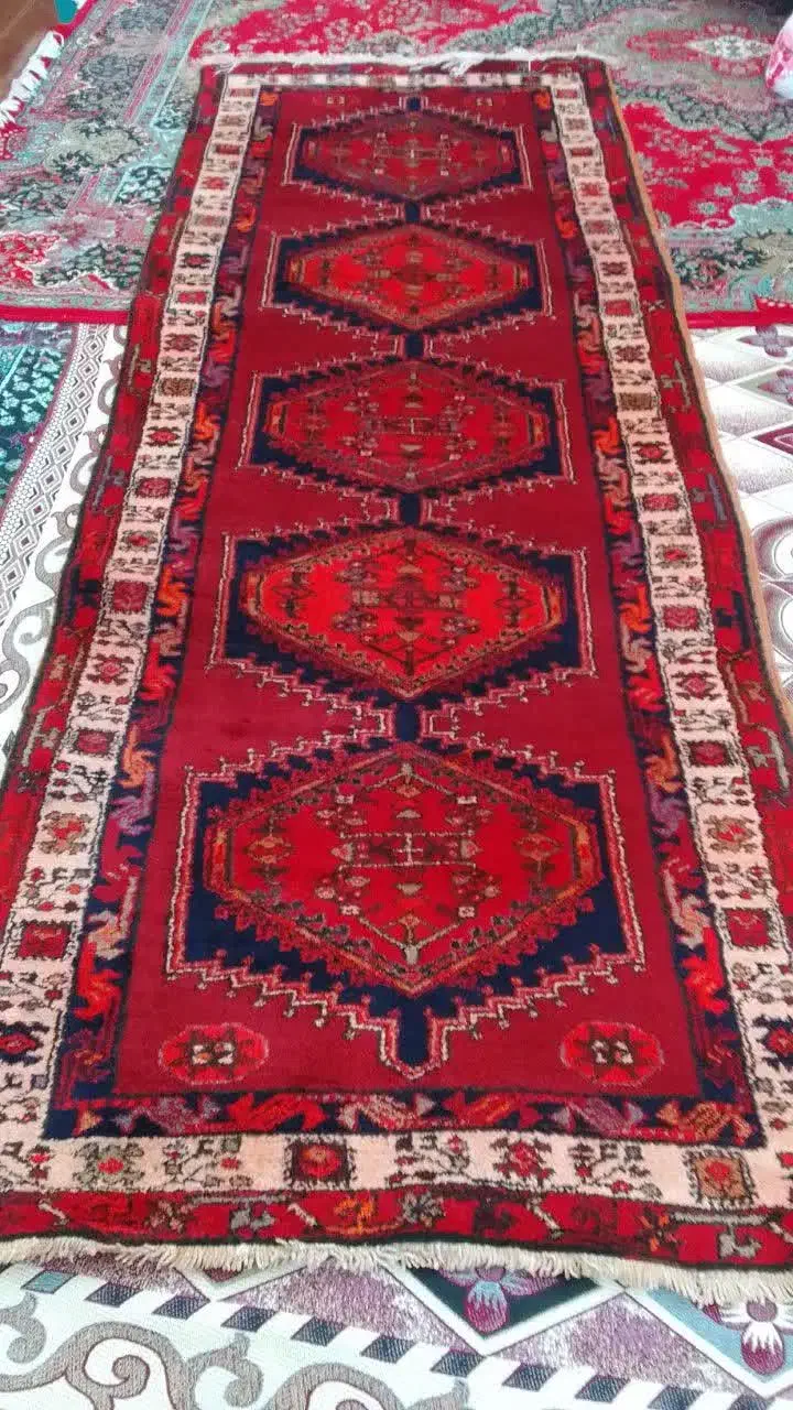 فرش دستبافت قرمز(اوچ ارشین)|فرش|نیر (اردبیل), |دیوار
