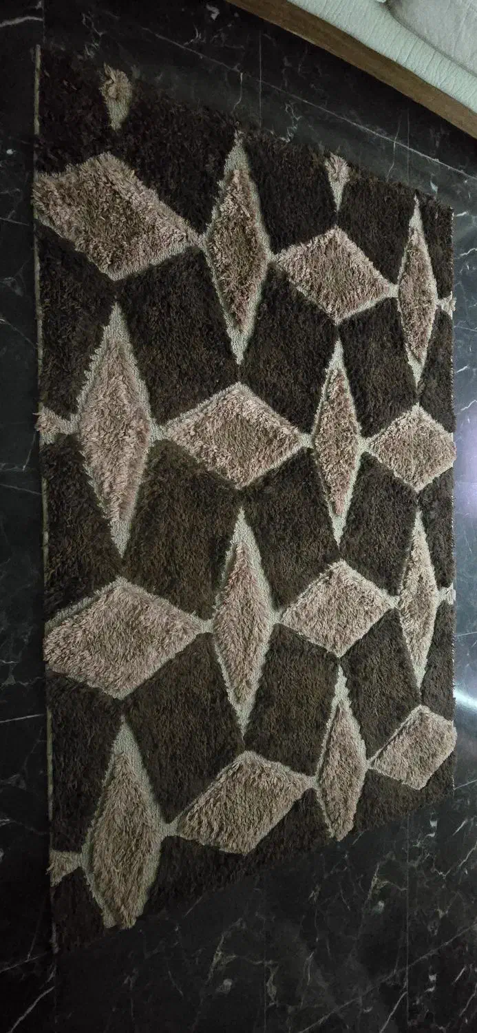 فرش 2*3|فرش|تهران, فلسطین (میدان انقلاب)|دیوار