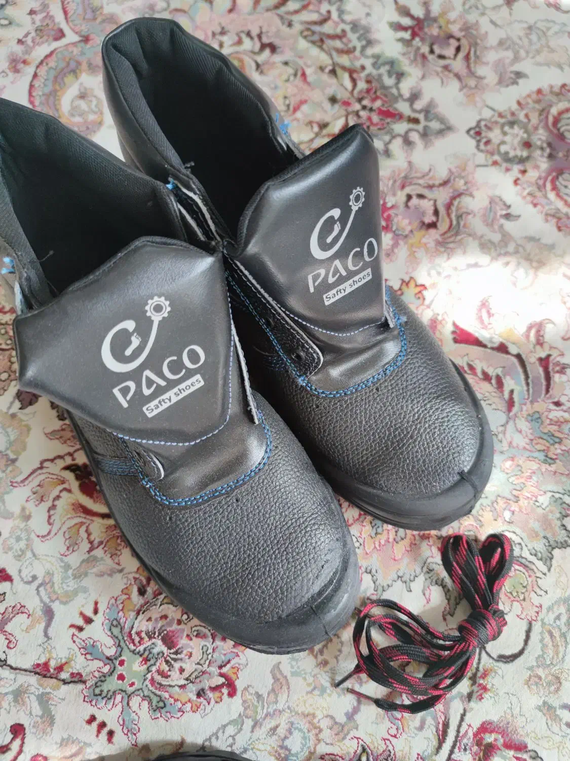 کفش کار|کیف، کفش، کمربند|قم, نوقطار|دیوار