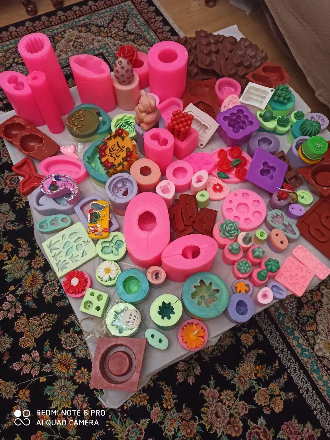 تعدادی قالب شمع سیلیکونی پلاستیکی به فروش میرسد|صنایع دستی و سایر لوازم تزئینی|رشت, لاکانی|دیوار