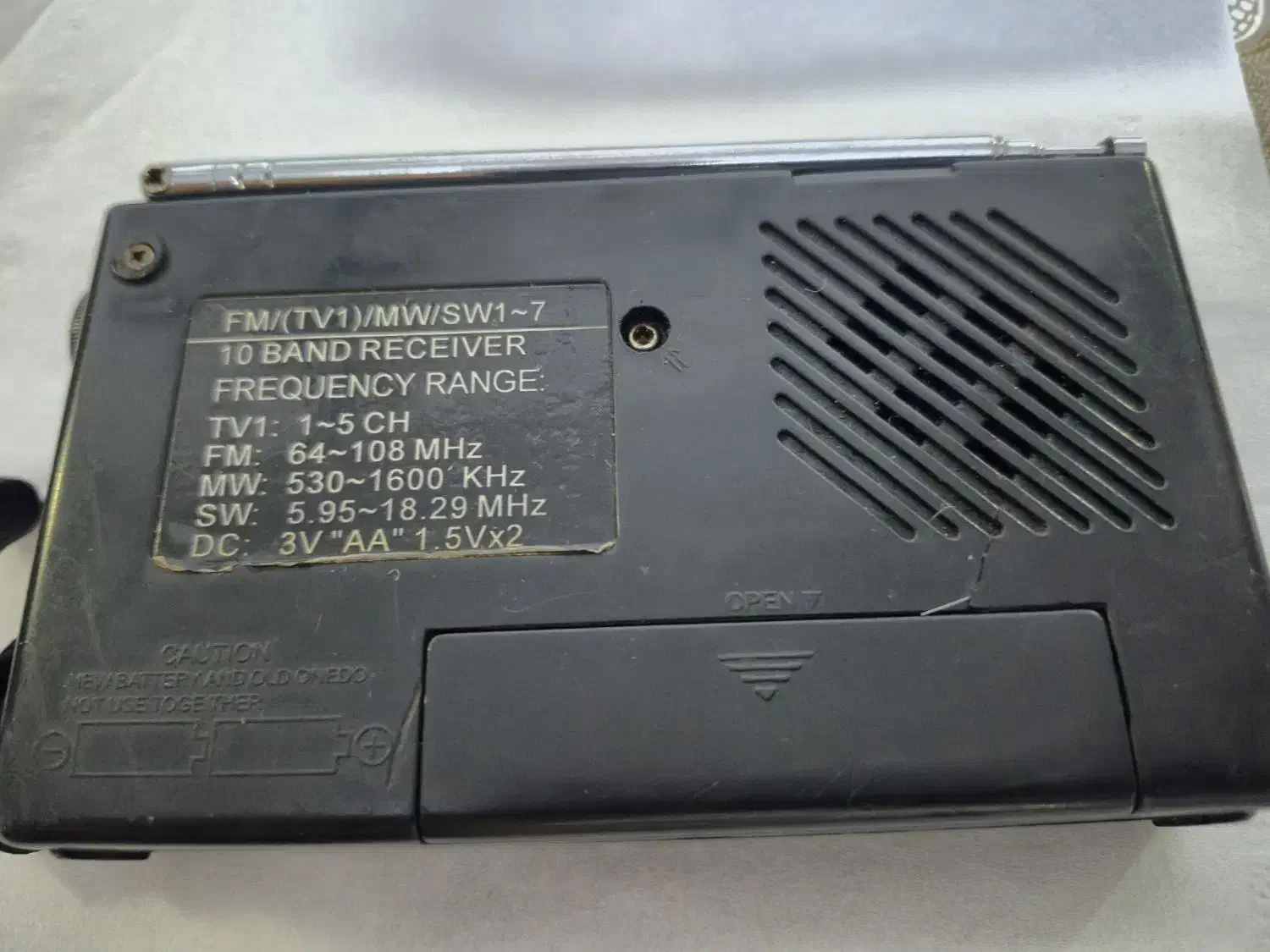 رادیو قدیمی سالم|کلکسیون اشیاء عتیقه|کیش, |دیوار