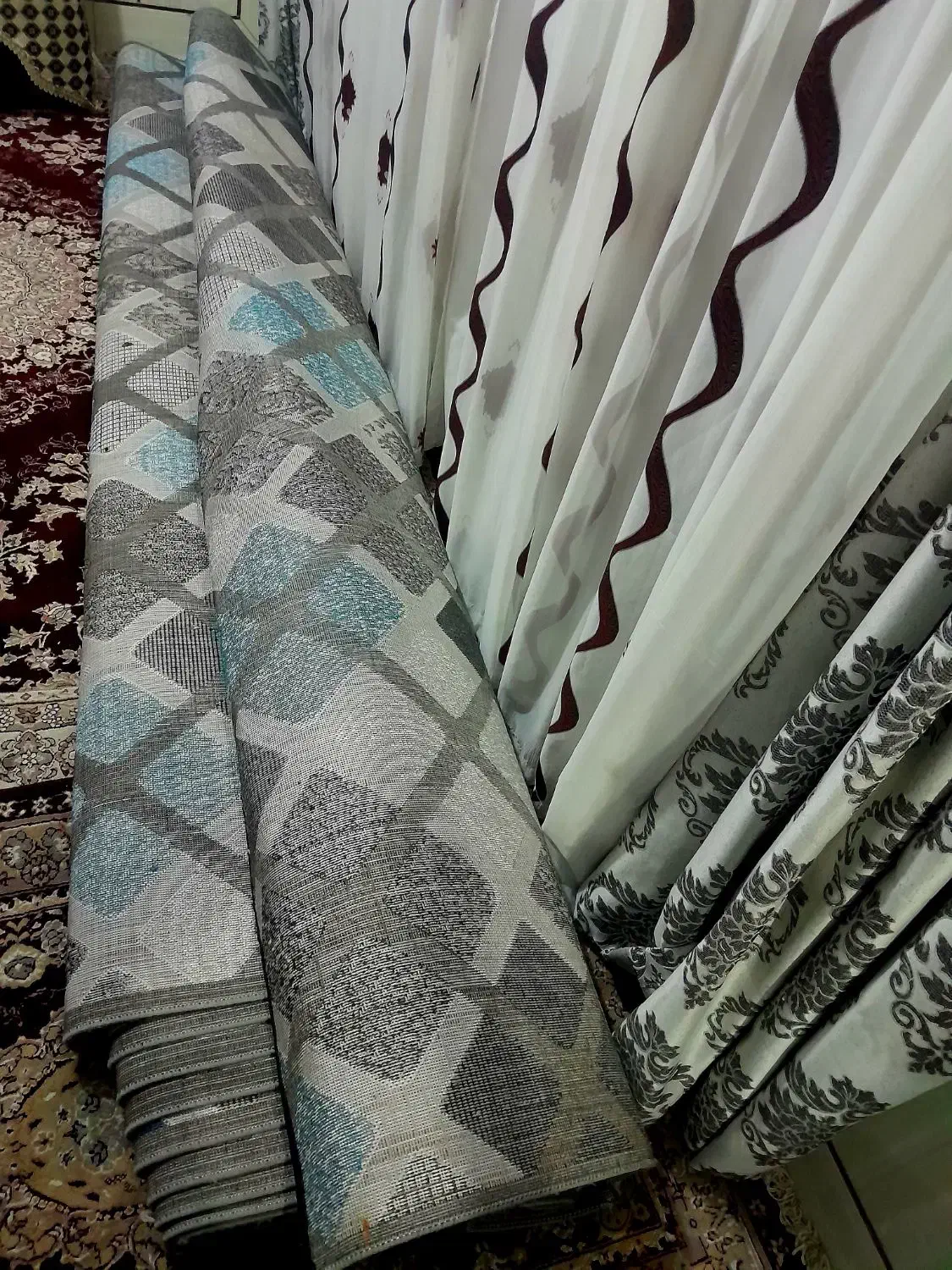 دو تیکه گلیم فرش خوش رنگ و زیبا.|فرش|لردگان, |دیوار