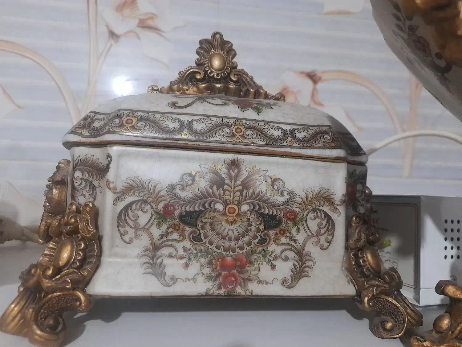 دکوری زیرخاکی|کلکسیون اشیاء عتیقه|قم, شاه ابراهیم|دیوار