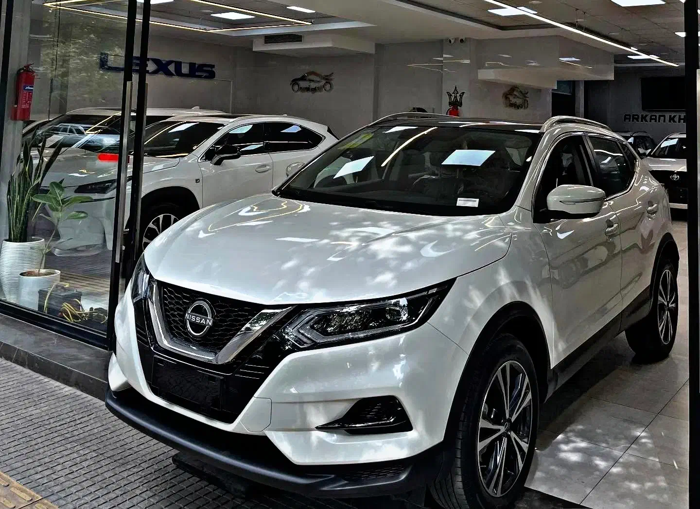 نیسان قشقایی سفید .. مدل 2024 صفر خشک تحویل فوری|خودرو سواری و وانت|تهران, آسمان|دیوار