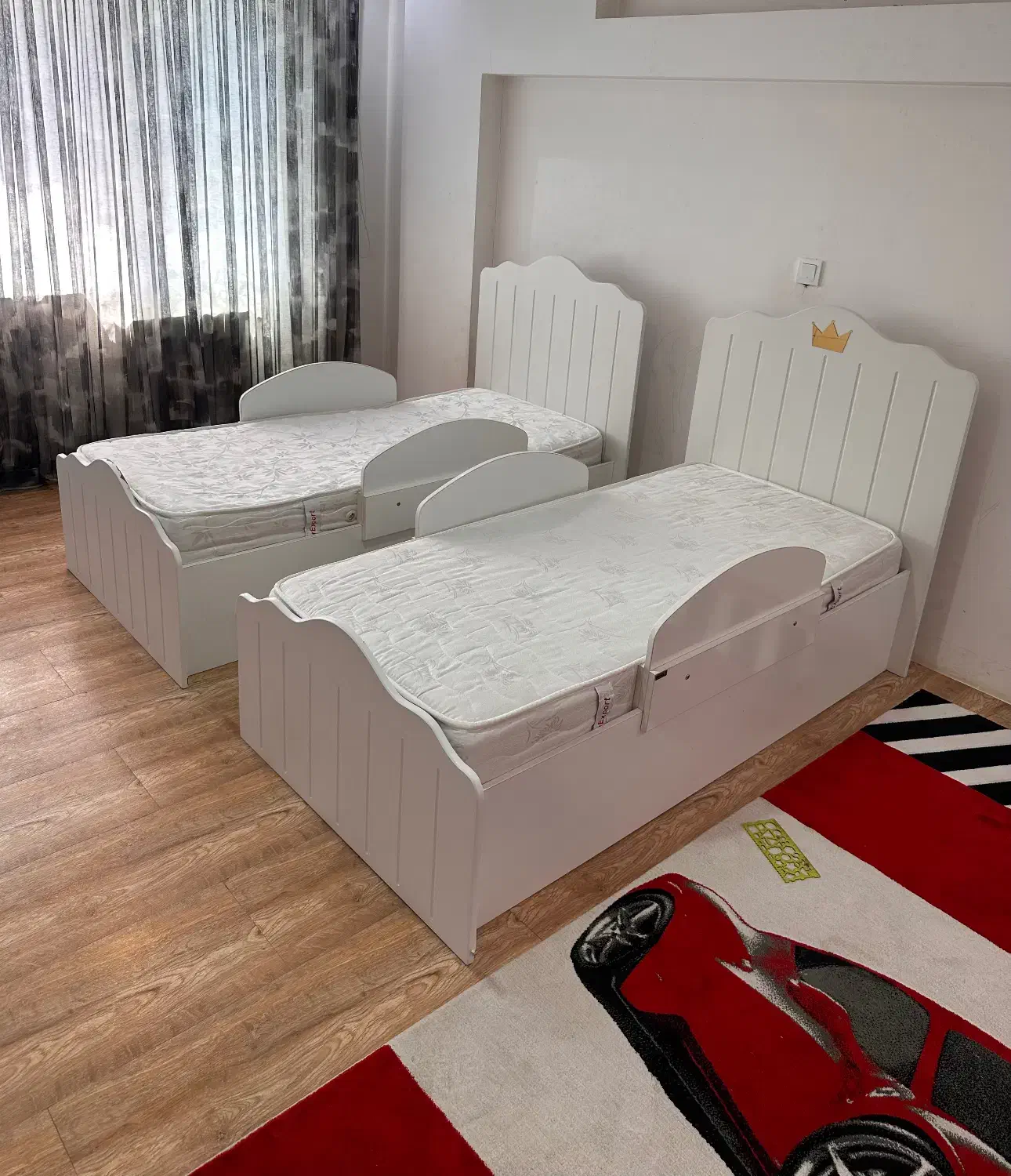 تخت خواب|تخت و سرویس خواب|آشخانه, |دیوار