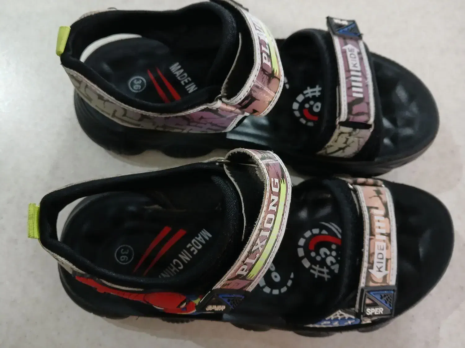 کفش تابستانی|کیف، کفش، کمربند|اصفهان, باغ فدک|دیوار