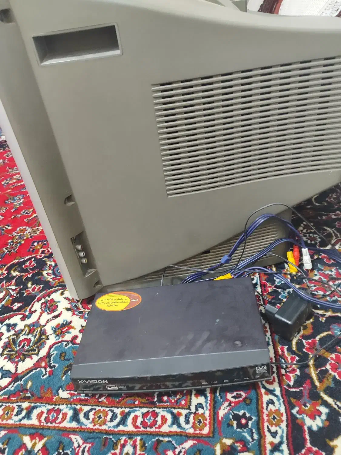 تلویزیون ۲۱ اینچ ال جی کاملا سالم و گیرنده دیجیتال|تلویزیون و پروژکتور|خوش‌رودپی, |دیوار