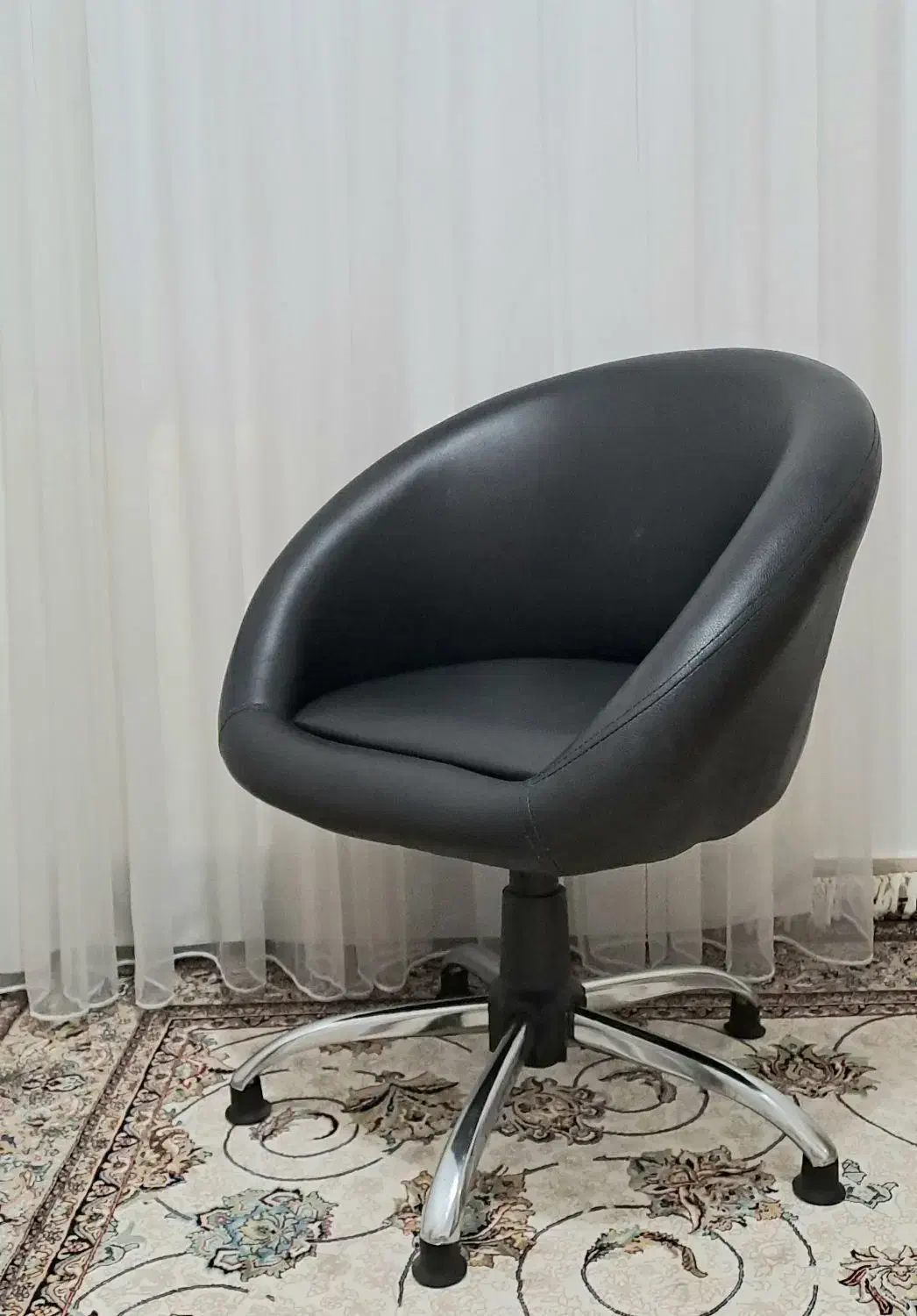 صندلی ارایشگاهی ـ تنظیم ارتفاع و چرخش ۳۶۰ درجه|آرایشگاه و سالنهای زیبایی|سقز, |دیوار