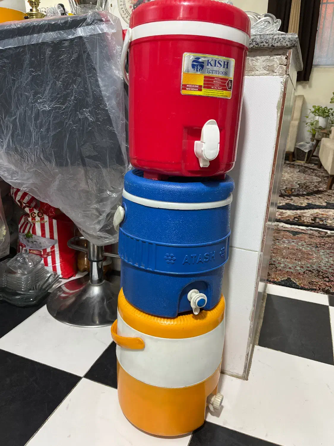 سه عدد کلمن|ظروف نگهدارنده، پلاستیکی، یکبارمصرف|شیراز, پودنک|دیوار