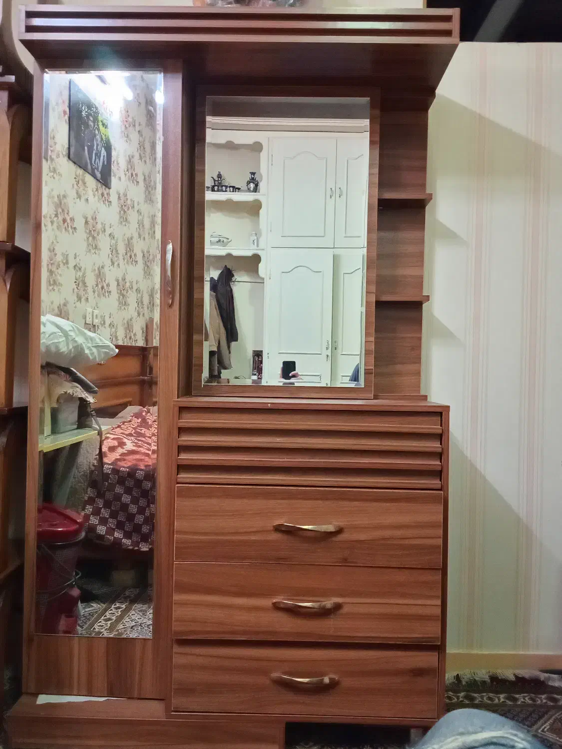 کمد و دراور|جاکفشی، کمد، دراور|پیر بکران, |دیوار