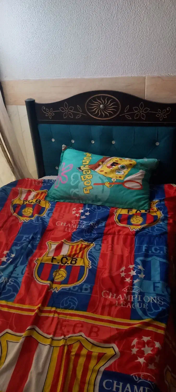 دو عدد. تخت تمیز در حد نو دو رنگ سالم|تخت و سرویس خواب|شاهین‌شهر, گرگاب|دیوار