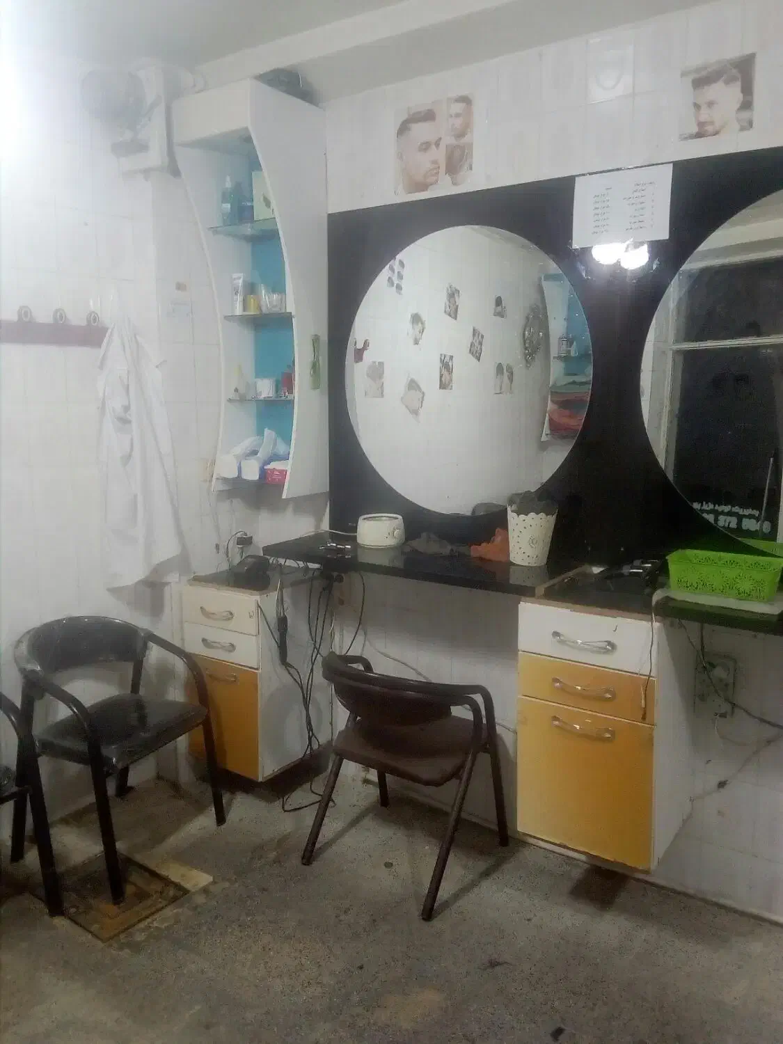 وسایل ارایشگاه ویترین مناسب تخفیف خوشگل|آرایشگاه و سالنهای زیبایی|ارومیه, |دیوار