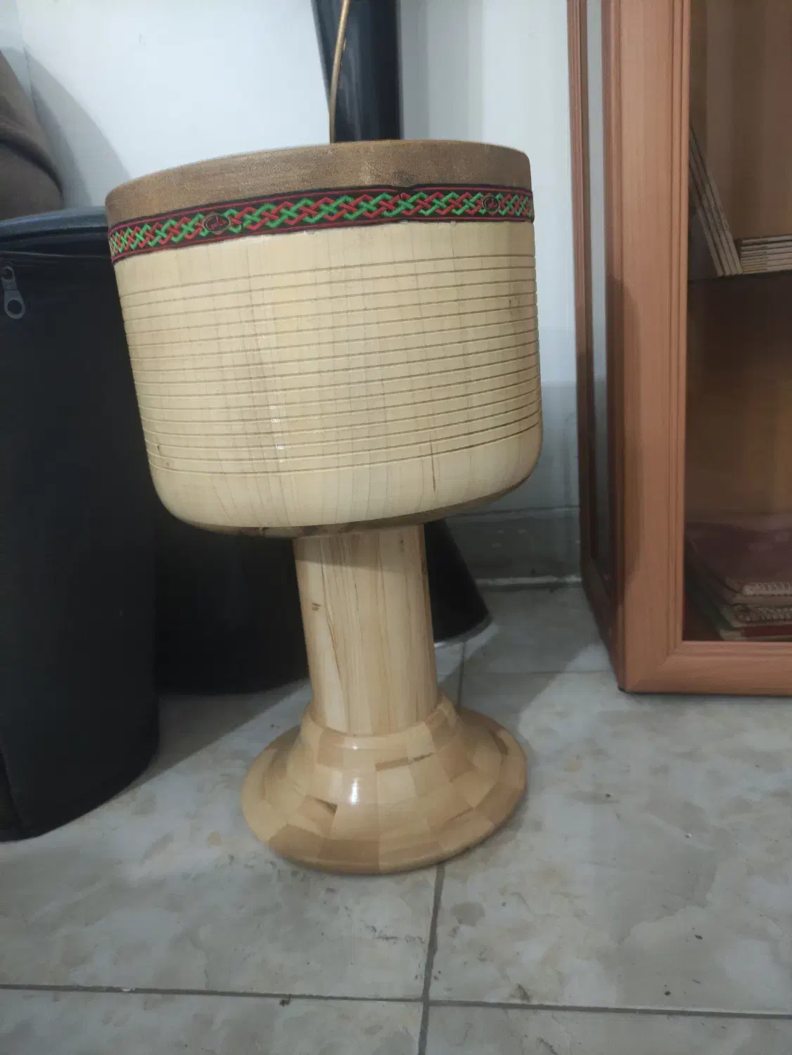 تنبک|سازهای سنتی|گلپایگان, |دیوار