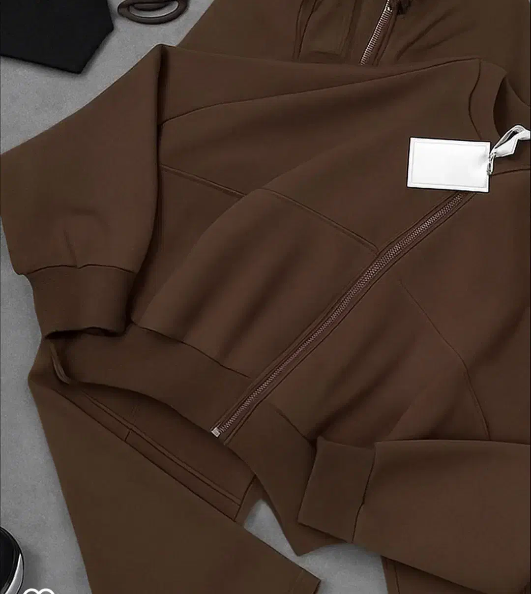 سویشرت شلوار|لباس|اصفهان, عطار نیشابوری|دیوار