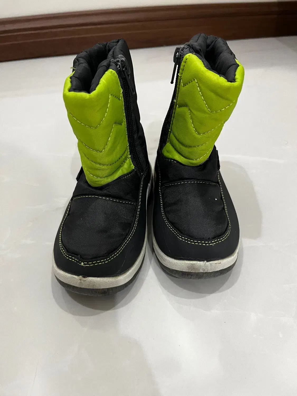 بوت بچه گانه اسپرت|کفش و لباس بچه|اندیشه, اندیشه فاز ۴|دیوار