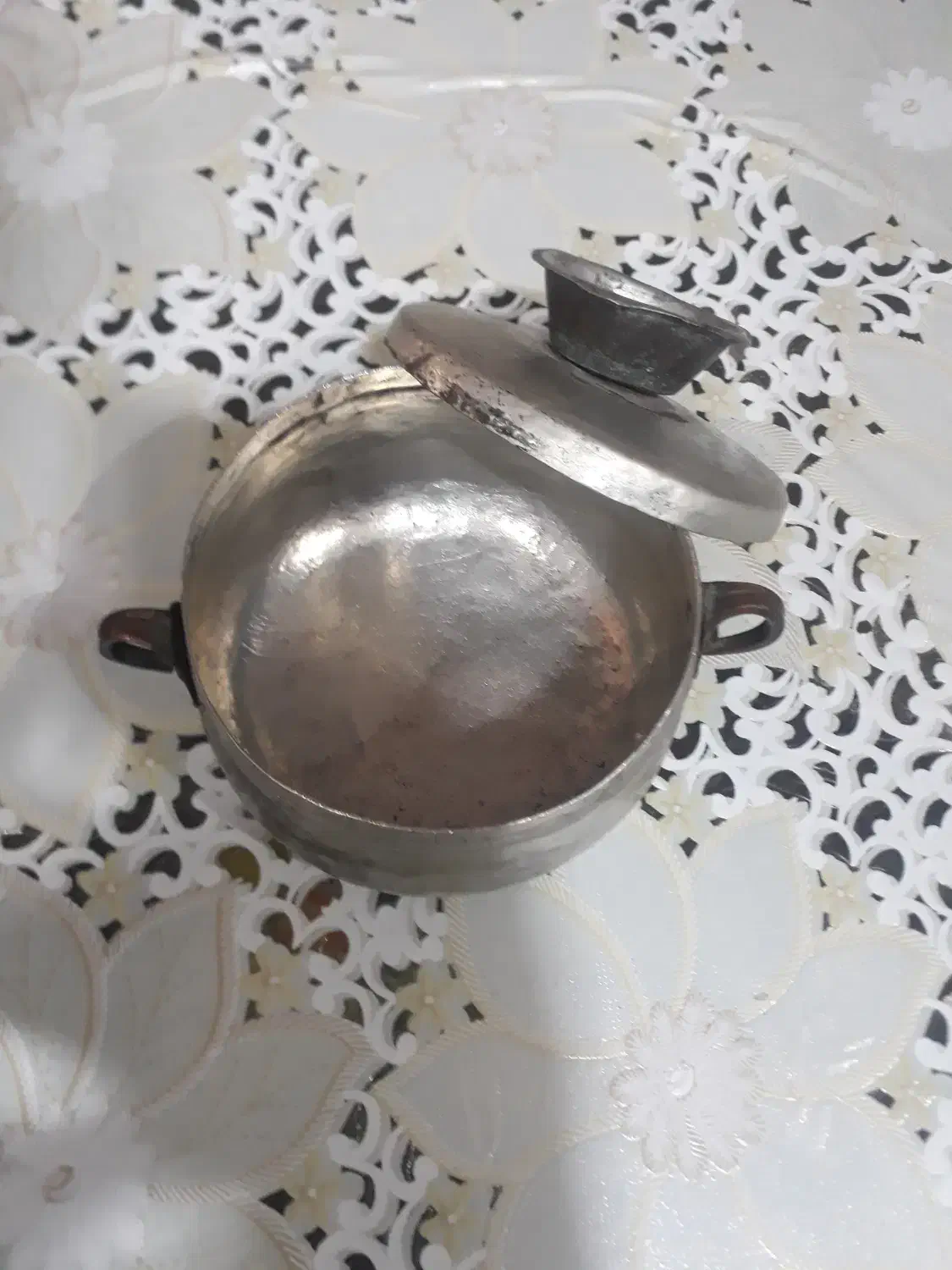 قابلمه ای که یک قرن پیش استفاده میشده|کلکسیون اشیاء عتیقه|ابهر, |دیوار