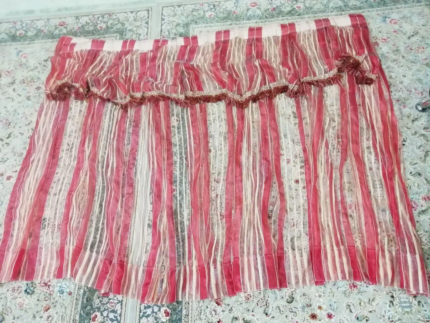 پرده و چوب لباسی در حد نو|پرده، رانر، رومیزی|قم, شاه سید علی|دیوار