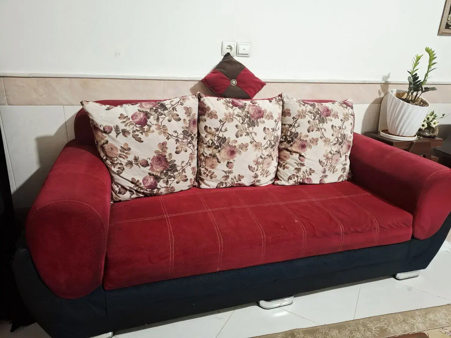 مبلمان ۷ نفره کارکرده و عسلی مبلمان|مبلمان خانگی و میز عسلی|قم, شهرک مهدیه (مدرس)|دیوار