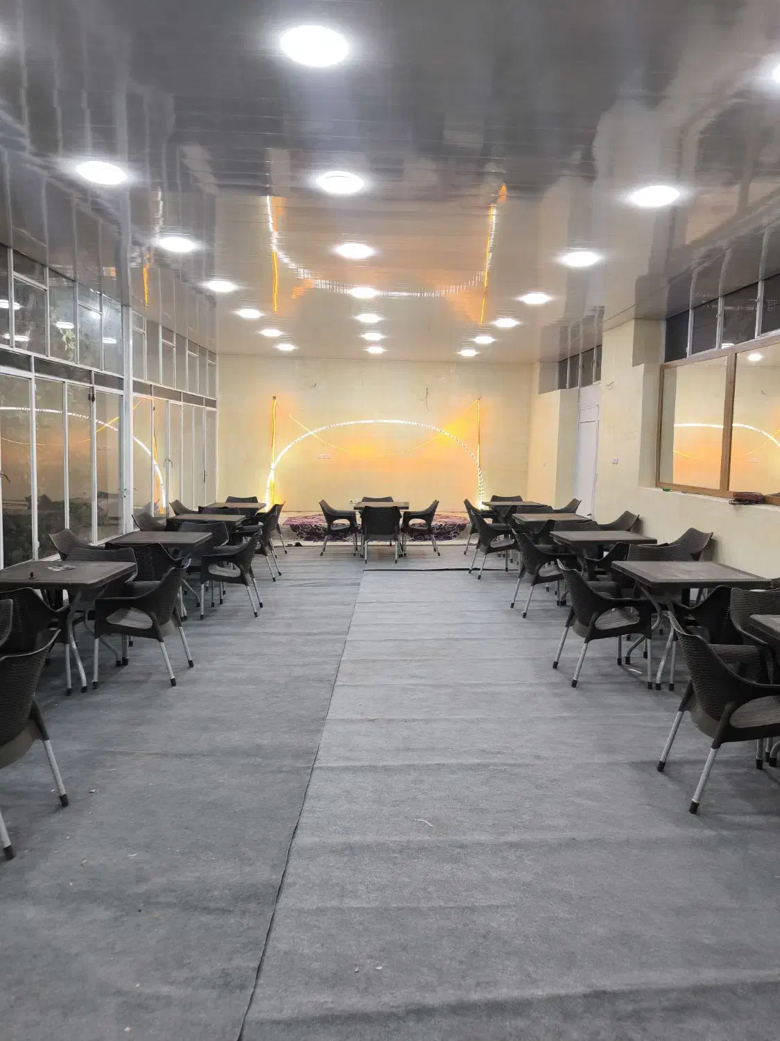 سالن اجاره ای جهت عقد و عروسی در خیابان 45 متری|اجارهٔ کوتاهمدت ویلا و باغ|خمینیشهر, |دیوار