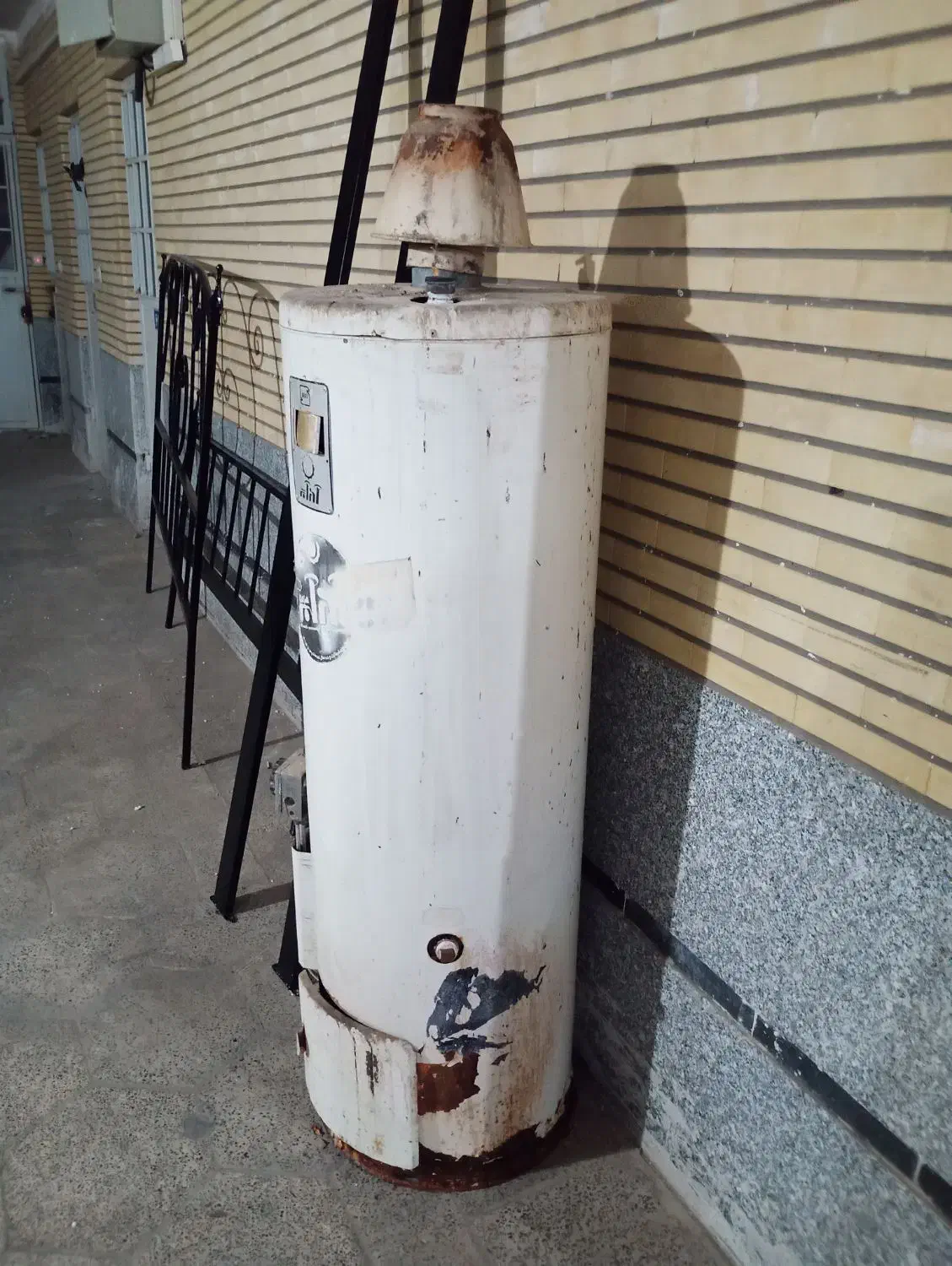 آبگرمکن ایستاده گازی|آبگرمکن، پکیج، شوفاژ|قم, باغ کرباسی|دیوار