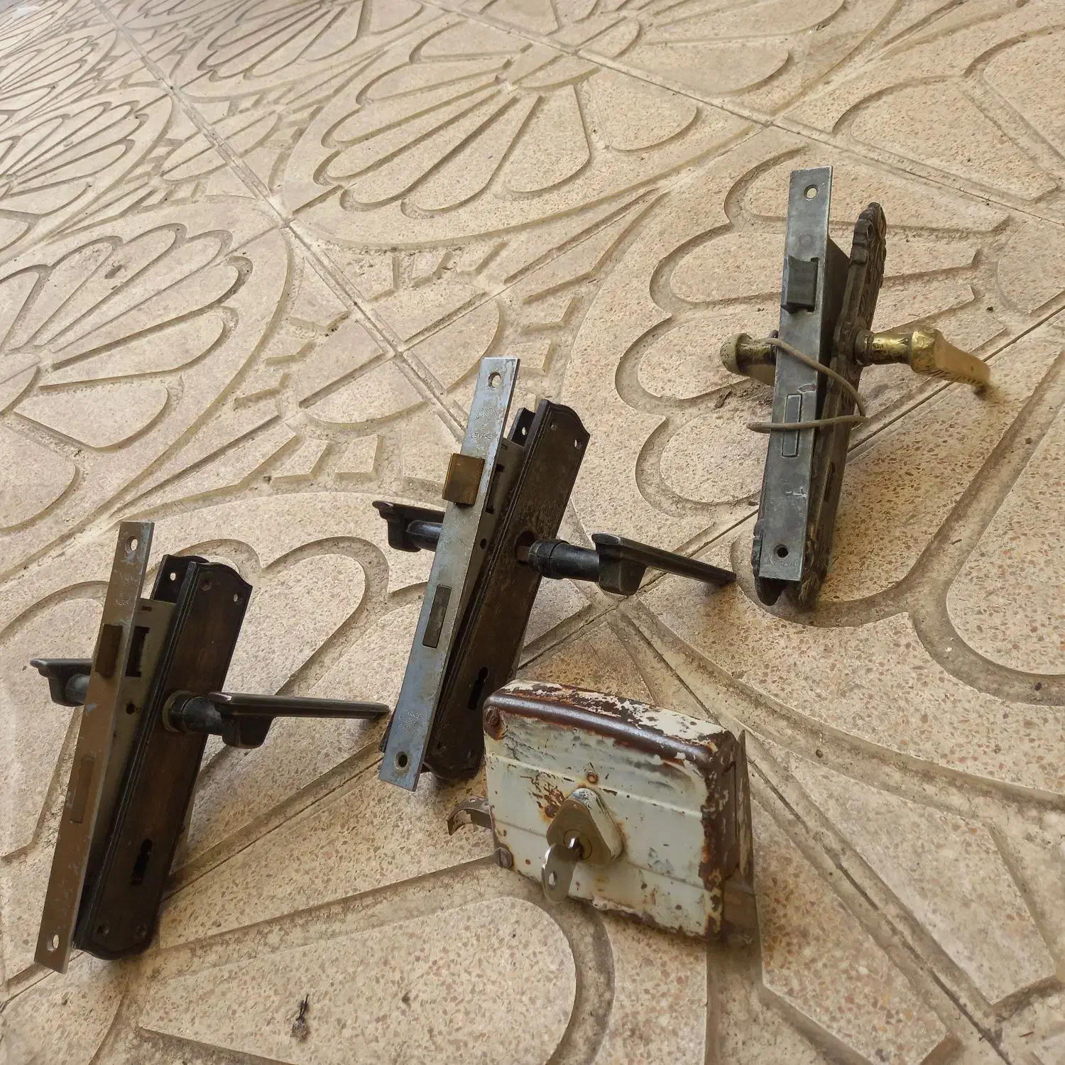 کلید تک فاز وکلید حرارتی سه فاز|سایر لوازم برقی|خوی, |دیوار