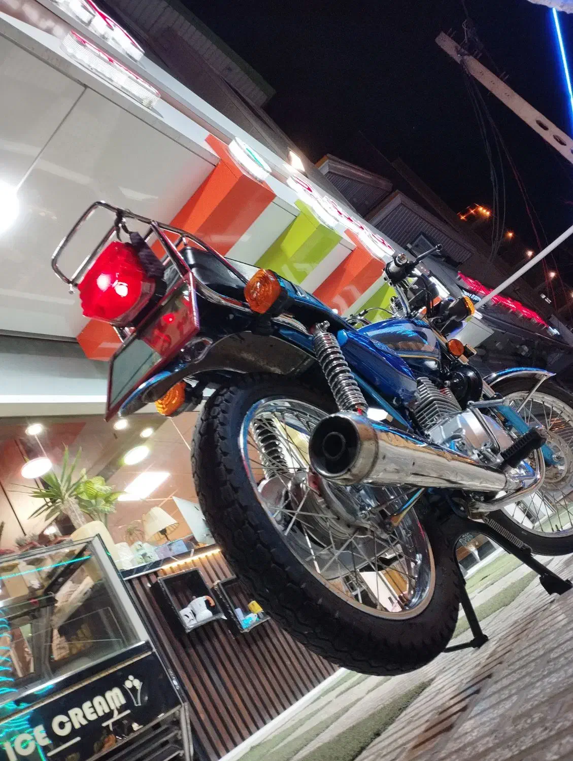 ساوین|موتورسیکلت|میانه, |دیوار