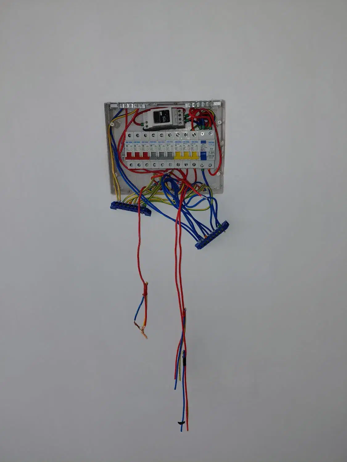 خدمات برقکاری و عیب یابی و اعلام حریق|خدمات پیشه و مهارت|هشتگرد, هشتگرد قدیم|دیوار