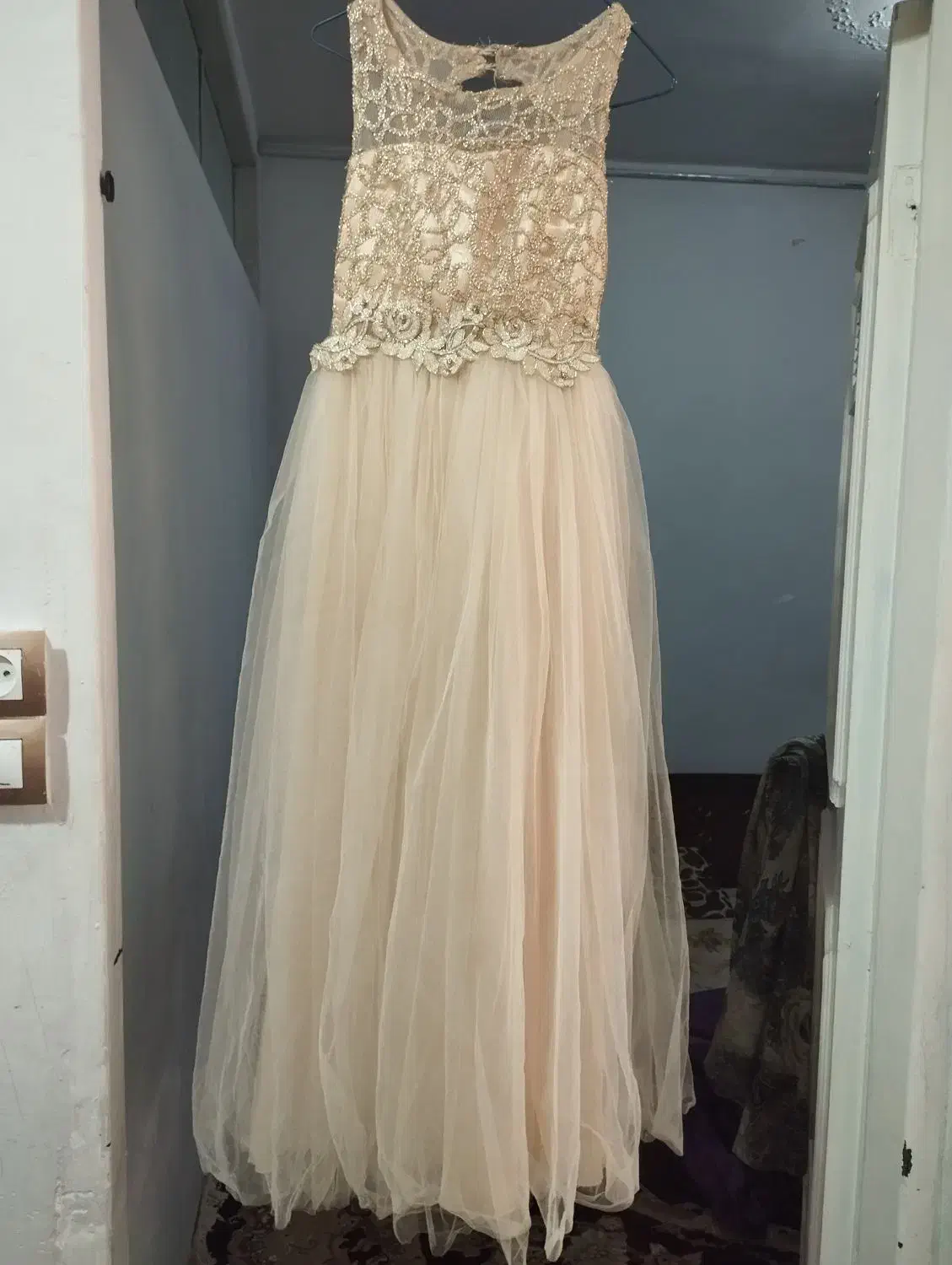 لباس حریرمجلسی|لباس|تربت‌حیدریه, باغ ملی|دیوار