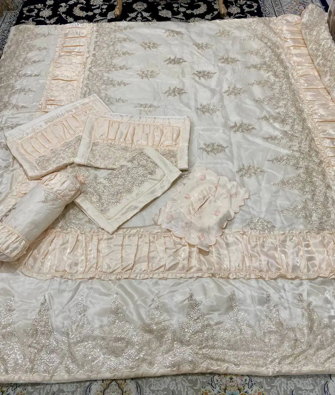 روتختی عروس|رختخواب، بالش، پتو|مشهد, انقلاب|دیوار