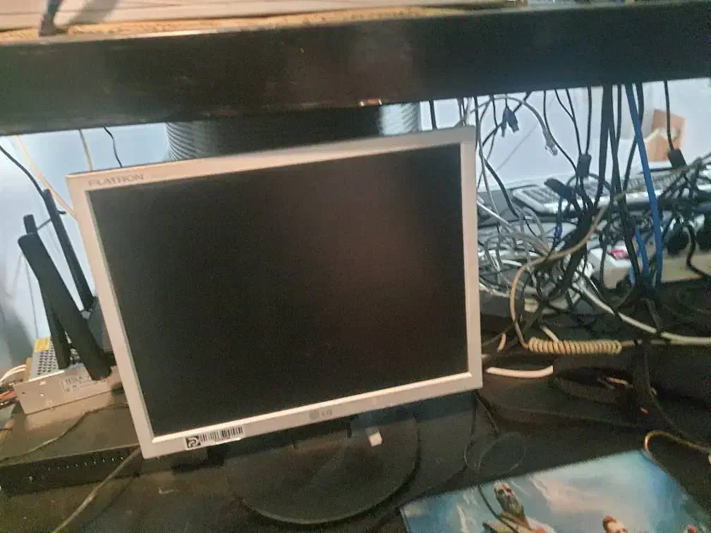 کیس و مانیتور|رایانه رومیزی|بروجرد, |دیوار