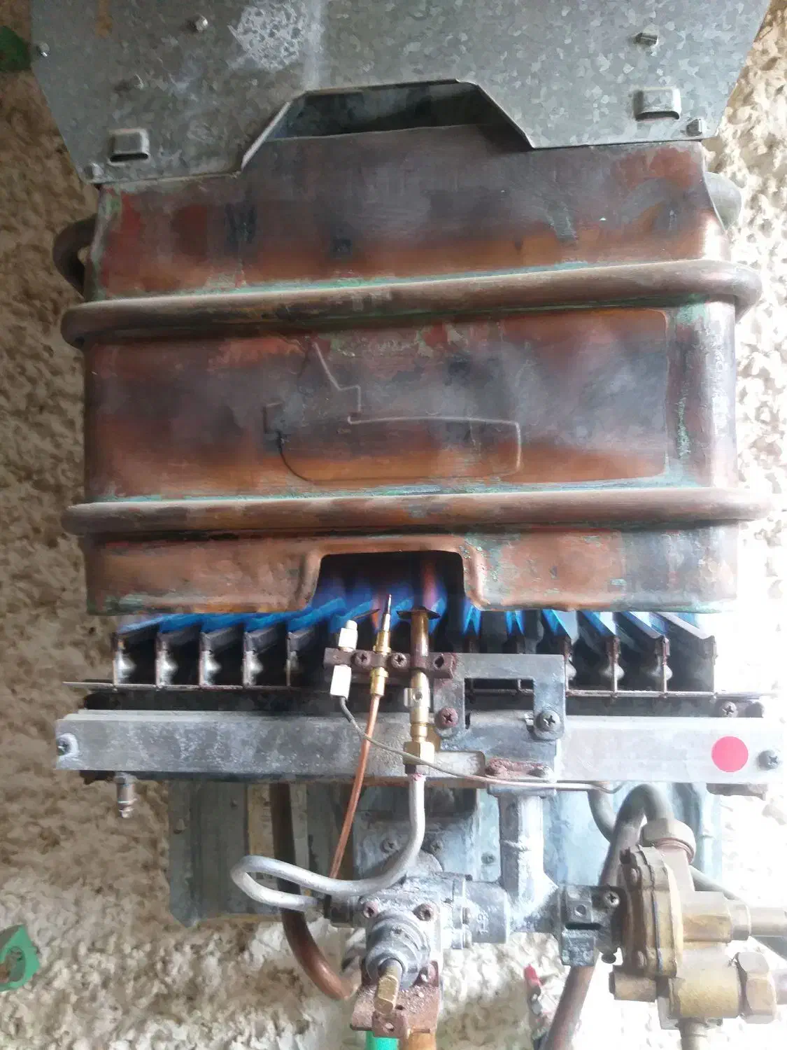 لوله کشی نصب شیرآلات توالت فرنگی کارهای برقی و.|خدمات پیشه و مهارت|نشتارود, |دیوار