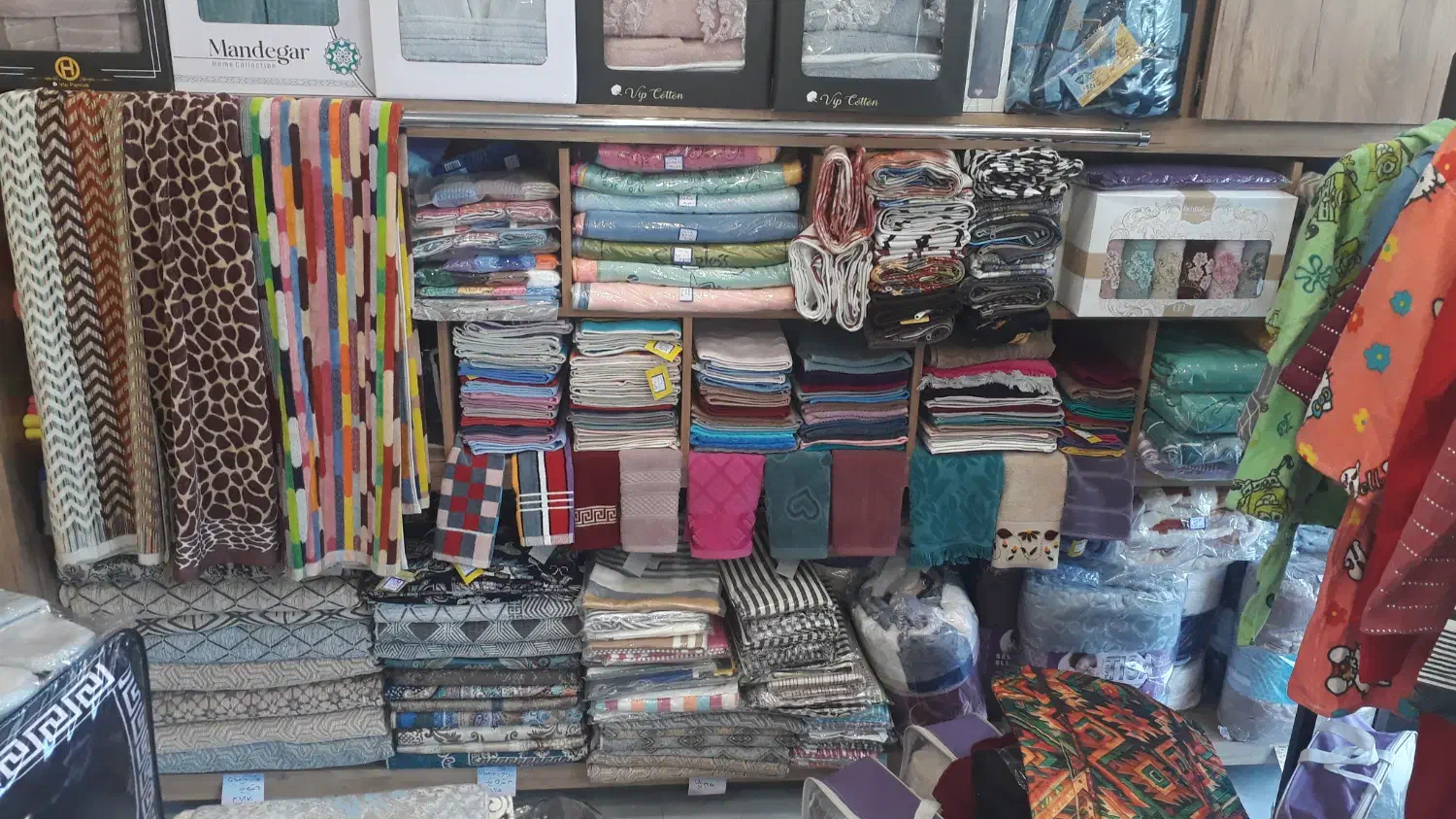 منسوجات یزدیها|رختخواب، بالش، پتو|مشهد, مقدم|دیوار