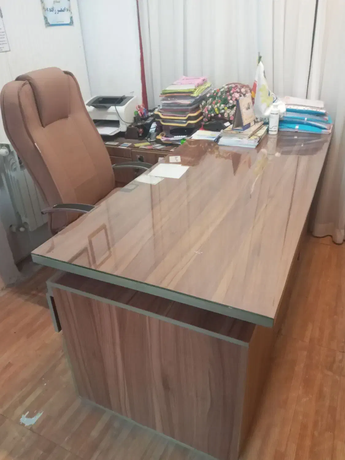 میز وصندلی|دفتر کار|رشت, لاکانی|دیوار