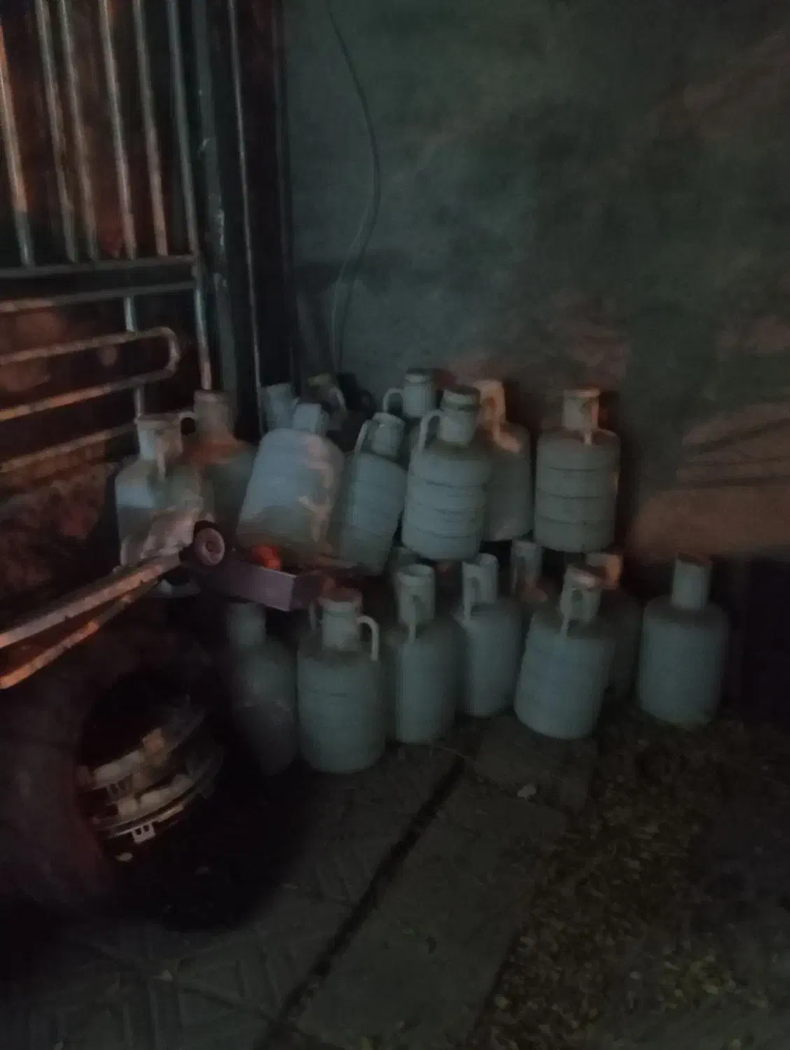 دبه خیارشوری22عدد|ظروف نگهدارنده، پلاستیکی، یک‌بارمصرف|تربت جام, مسکن مهر|دیوار