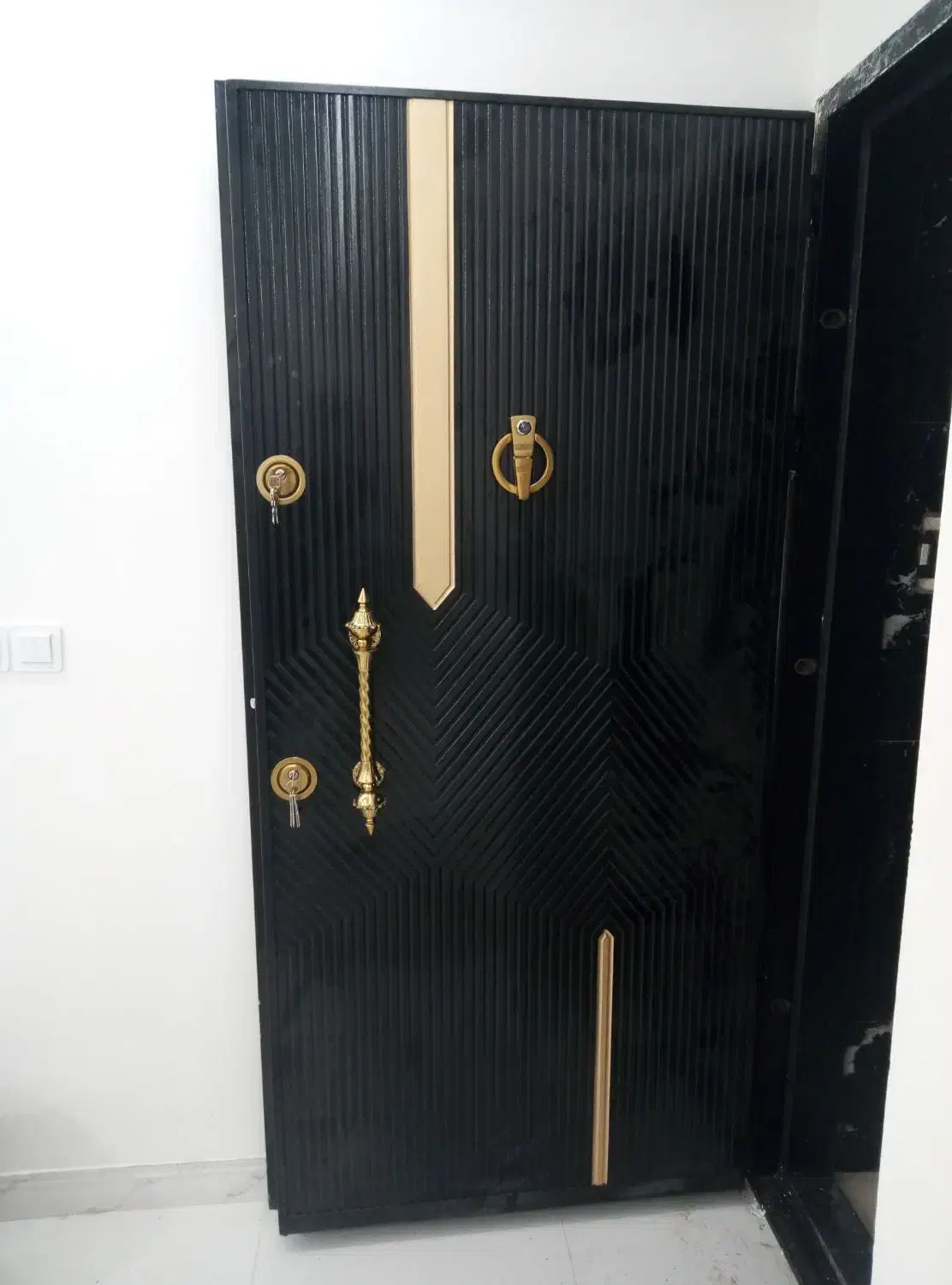 نصاب درب های ضدسرقت و داخلی|خدمات پیشه و مهارت|ابهر, |دیوار