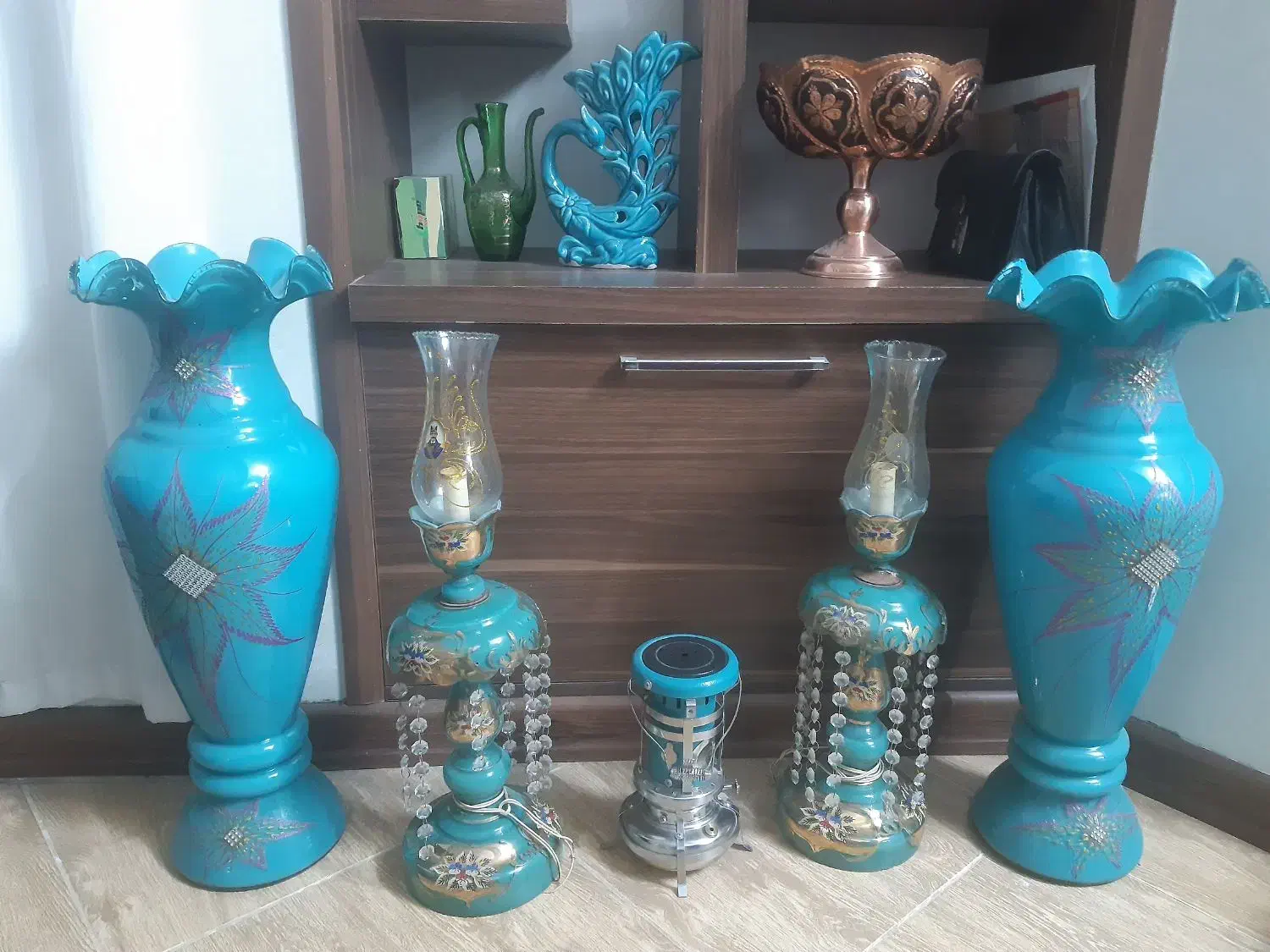 لاله های قدیمی|کلکسیون اشیاء عتیقه|اصفهان, قلعه نو|دیوار