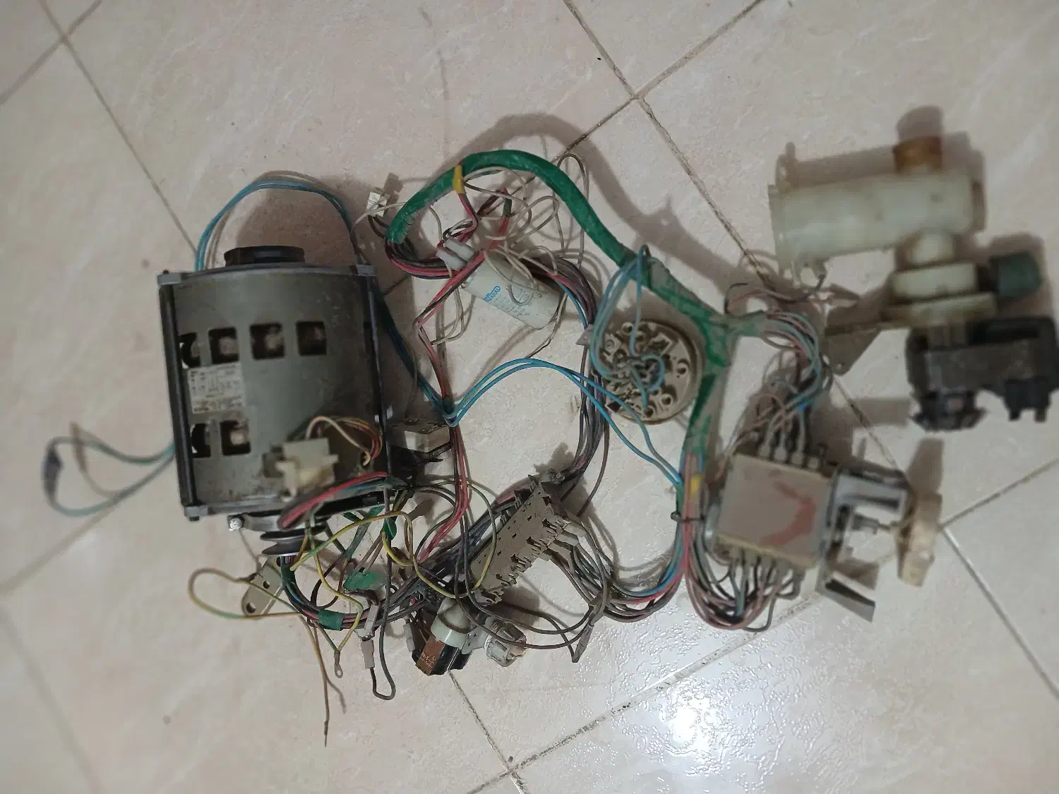 موتور لباسشویی تمام اتومات با تمام وسایل|ماشین لباسشویی و خشک‌کن لباس|شیراز, شهرک مطهری|دیوار