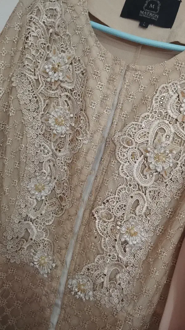 مانتو و پیرهن مجلسی|لباس|پیشوا, |دیوار