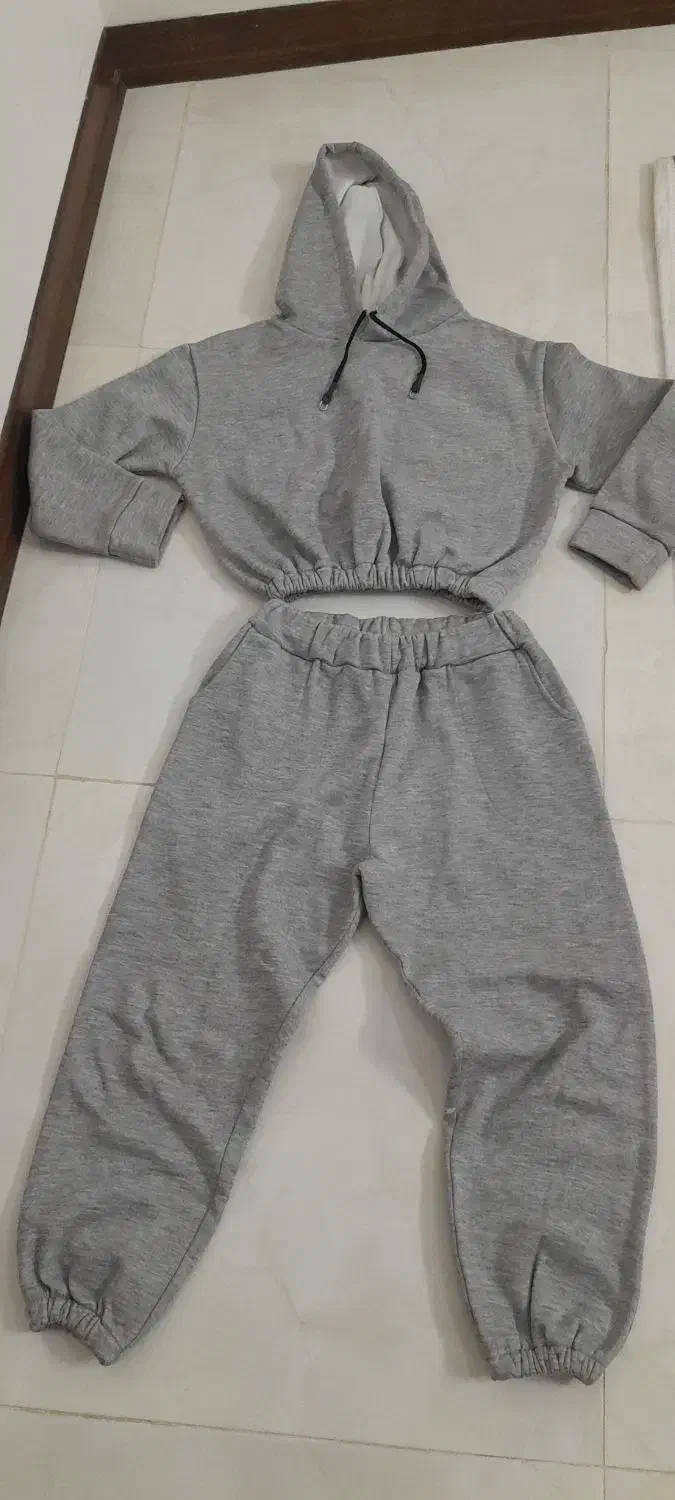 پالتو و تعدادی لباس|لباس|ورامین, ورامین|دیوار