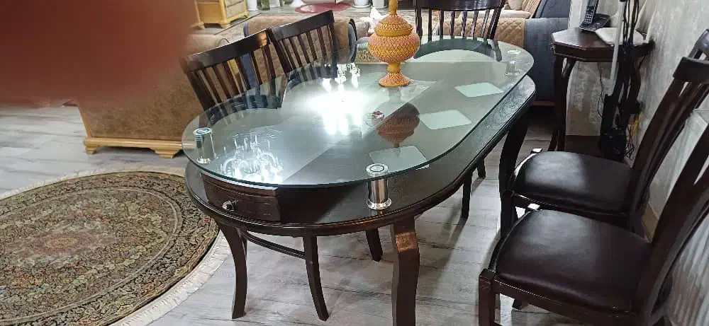 میز ناهار خوری در حد نو شش نفره|میز و صندلی غذاخوری|صدرا-فارس, فاز ۱|دیوار