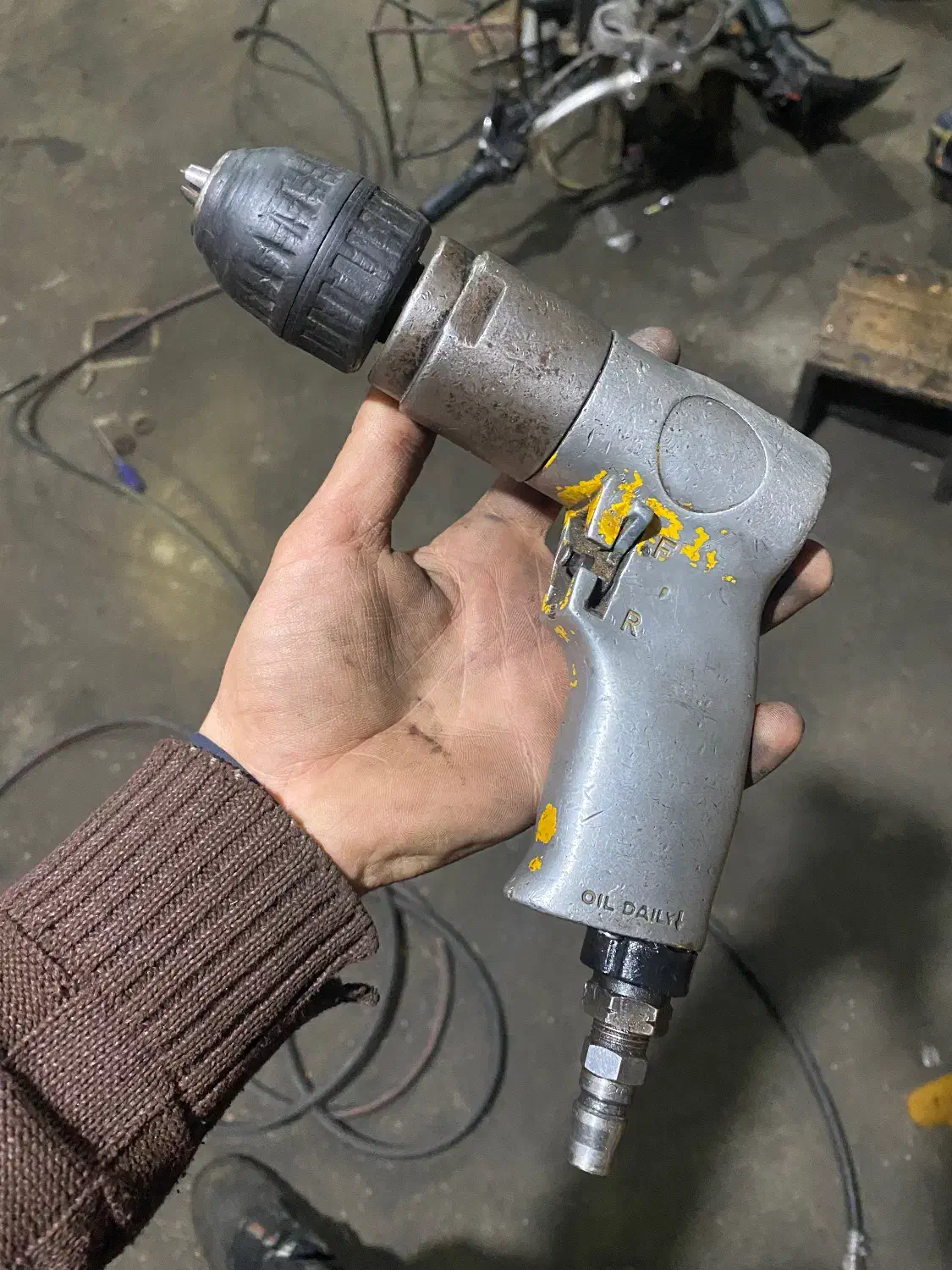 دریل بادی قدیمی و دریل شارژی در حد نو|ابزارآلات|فومن, |دیوار