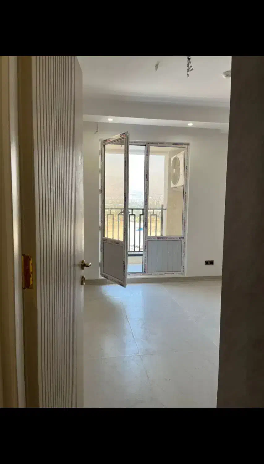 ۱۱۵متر/جنوبی بدون مشرف/غرق نور /رونیکا /چیتگر