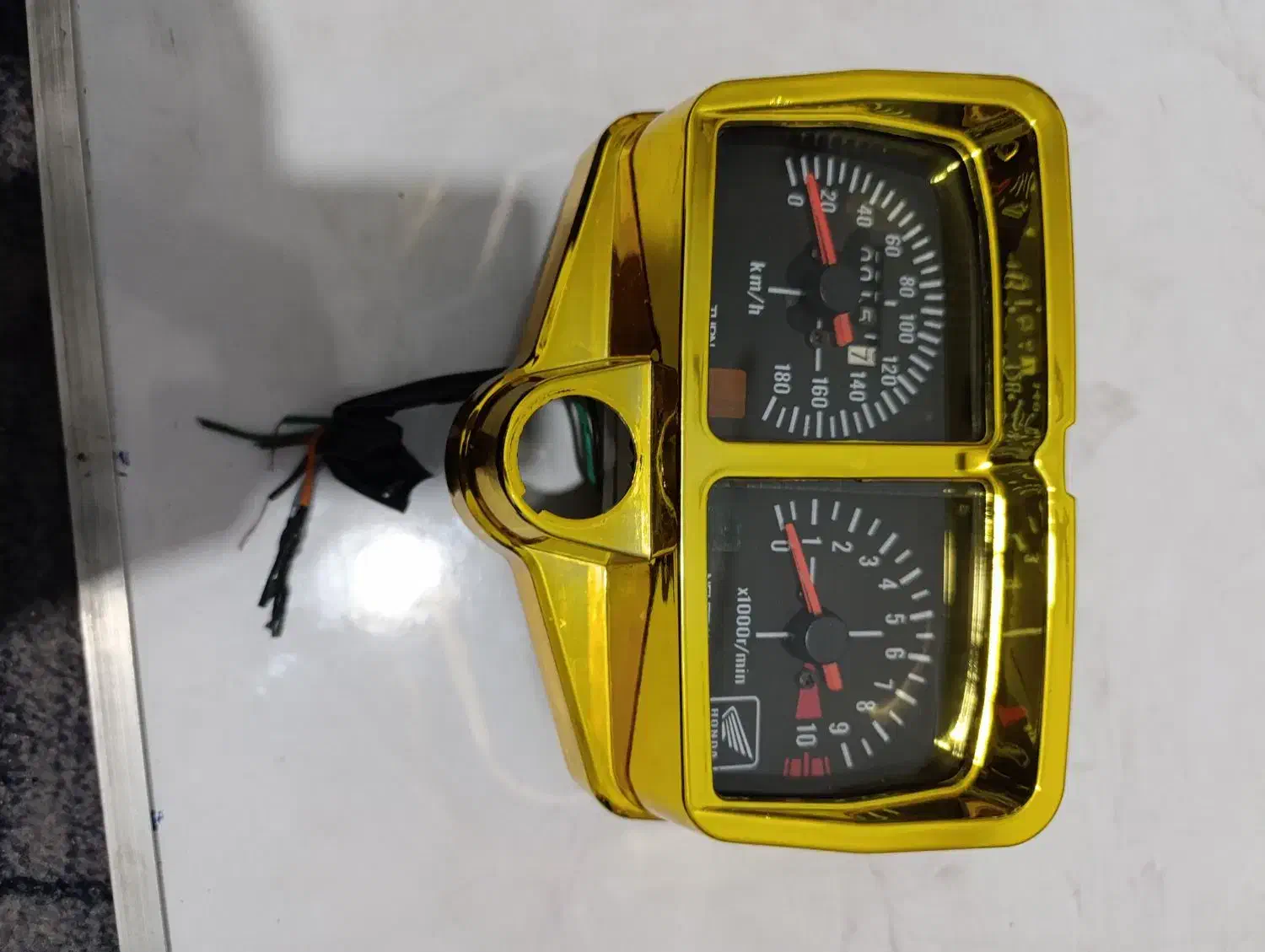 کیلومتر هندا طلایی خوش رنگ چراغ دار|قطعات یدکی و لوازم جانبی|مشهد, رده|دیوار