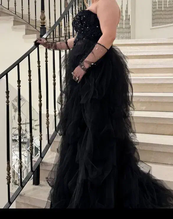 لباس مجلسی|لباس|شهریار, شهریار|دیوار