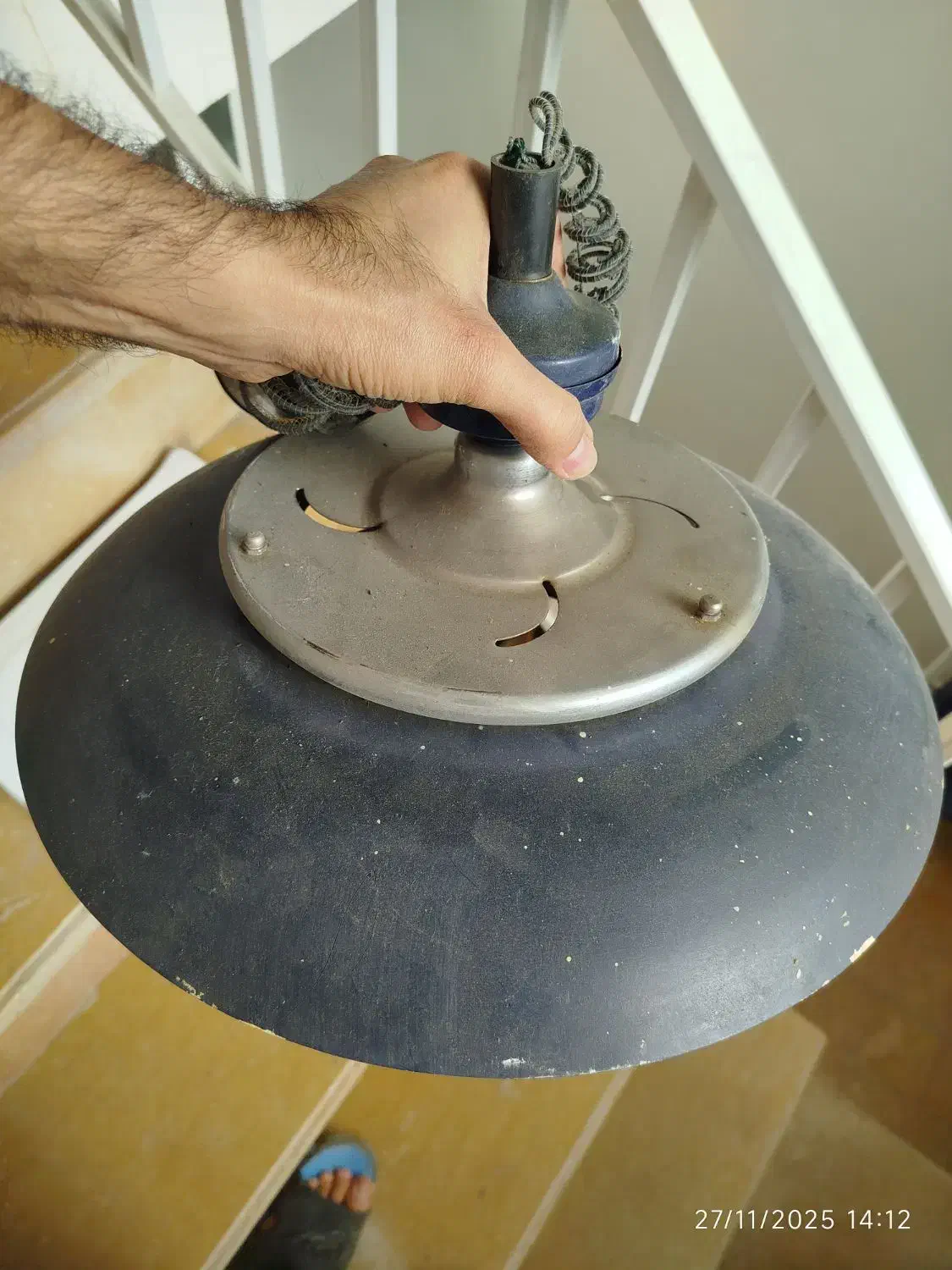 لوستر فلزی  و درب توالت فرنگی|لوستر و چراغ آویز|شیراز, آبیاری|دیوار