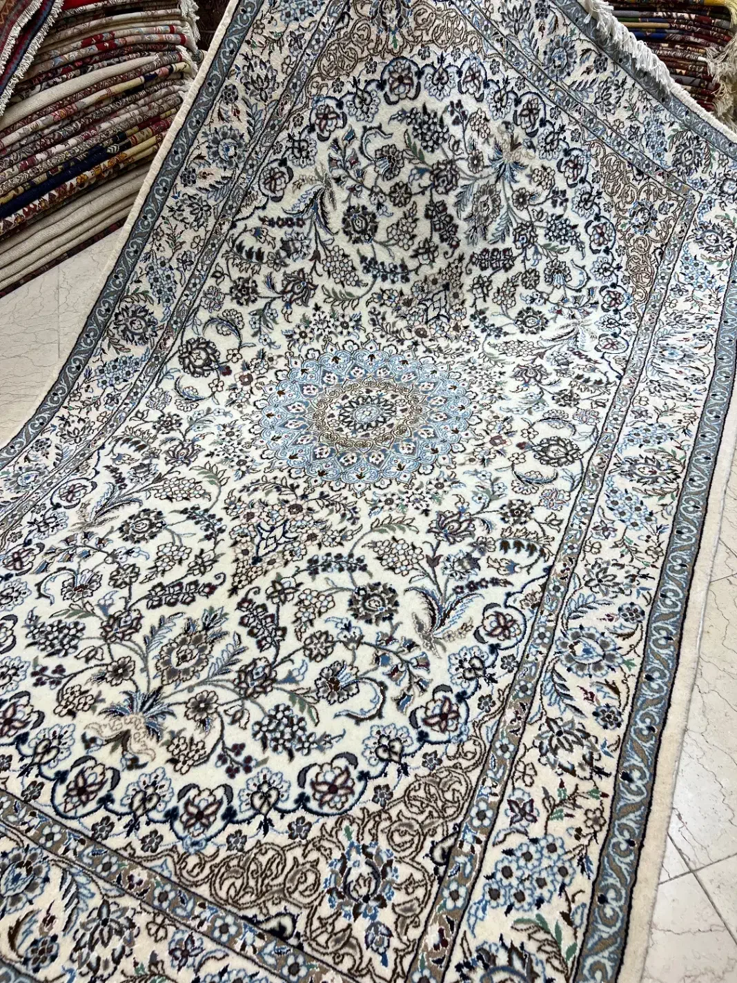 فرش ۴ متری گل ابریشم آکبند نایین|فرش|تهران, سعادت‌آباد|دیوار